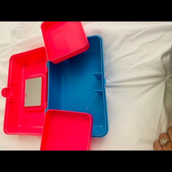 Caboodles - Picture 5 of 9